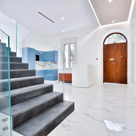 Pensión Luxury 3*